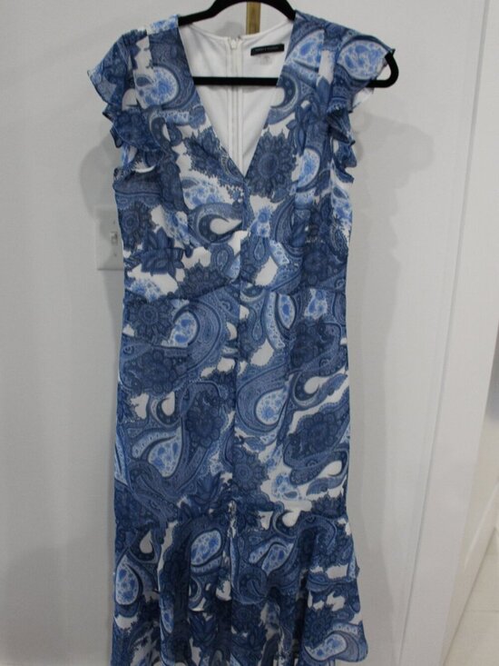 Tommy Hilfiger Dresses & Skirts - Tommy Hilfiger Blue & White Paisley Flutter Sleeve Midi Dress